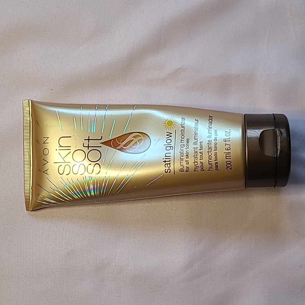 AVON Skin So Soft Satin Glow illuminating Moisturizer